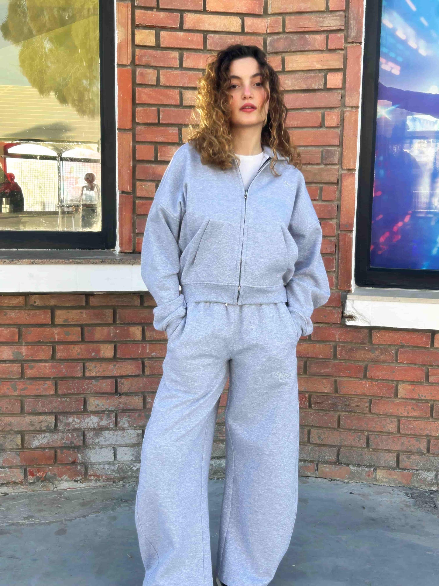 Basic sweatpants- BARREL FIT - GRAY